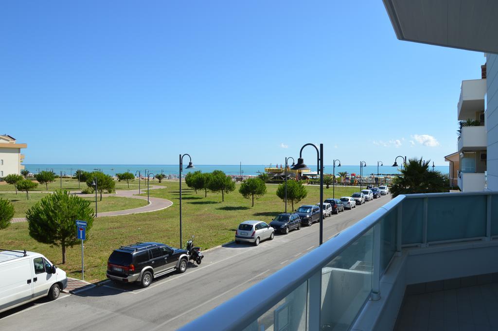 Case Vacanze Blue Bay Resort Roseto Degli Abruzzi Room photo